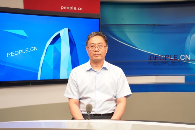 中國(guó)藝術(shù)研究院院長(zhǎng)、黨委副書記周慶富做客人民網(wǎng)。張力洋攝