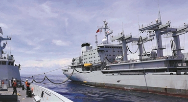 海軍某支隊(duì)開(kāi)展海上多科目訓(xùn)練