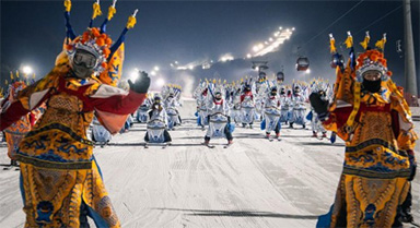 滑雪場陸續(xù)開板 冰雪經(jīng)濟持續(xù)升溫